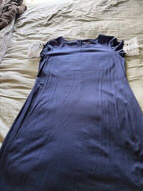 Lilly Pulitzer Short Sleeve tee shirtDress with White Lace Cuffs